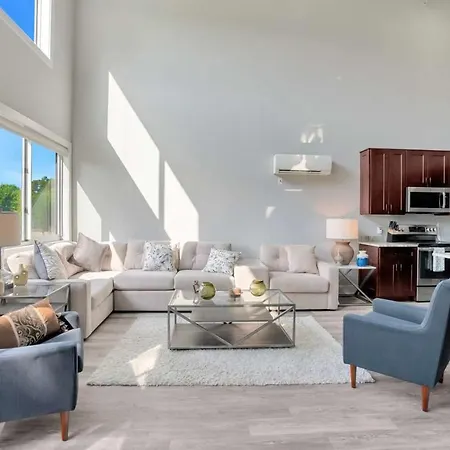 Luxe Condo Overlooking Park